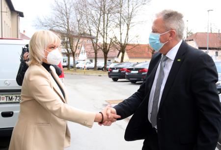 VLADA NA OBISKU V CERKNICI 019 FOTO LJUBO VUKELIČ